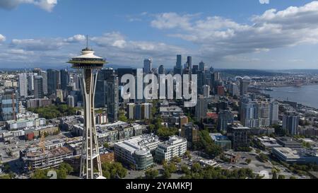 Vue aérienne de la Seattle Space Needle dans le quartier de Lower Queen Anne Banque D'Images