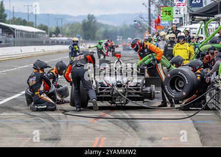 Le pilote de la série INDYCAR, SANTINO FERRUCCI (14) de Woodbury, Connecticut, apporte sa voiture en service lors du Grand Prix de Portland AT Bitnile.com Banque D'Images