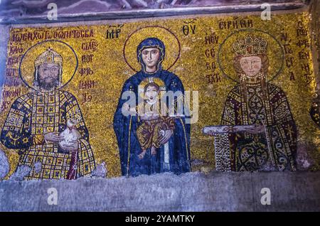 Vue sur murale dans le temple Aya Sofia à Istanbul, Turquie, Asie Banque D'Images