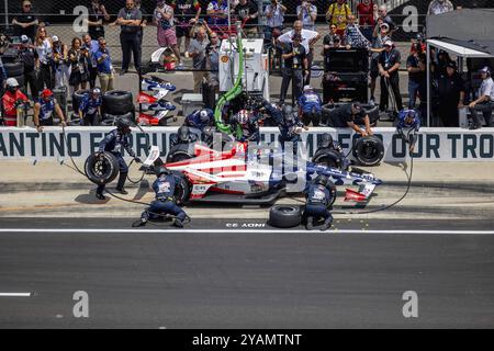 Le pilote INDYCAR, SANTINO FERRUCCI (14 ans) de Woodbury, Connecticut, amène sa Chevrolet AJ Foyt Racing en service lors des 500 Indianapolis au Banque D'Images