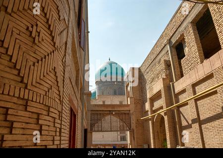 La mosquée et minaret POI Kalon, situé au cœur de Boukhara, Ouzbékistan, est un chef-d'œuvre architectural renommé. La grande mosquée et imposante Banque D'Images