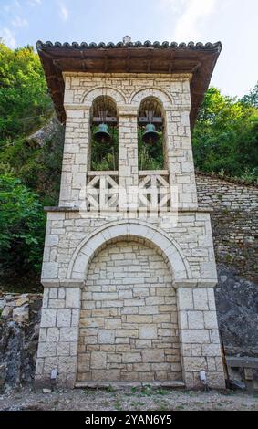 Le clocher de l'église orthodoxe Saint Thomas à Berat, Albanie. Datant de C18th, elle fut détruite sous le régime communiste puis reconstruite Banque D'Images