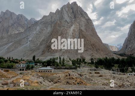 Récolte de blé dans la vallée de Hushe, Kanday, Baltistan, Pakistan Banque D'Images