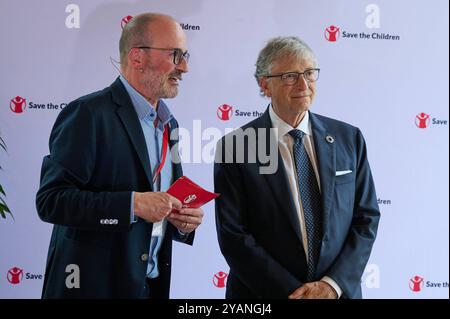 Veranstaltung von Save the Children Deutschland und der Impfallianz Gavi zum Thema Impfgerechtigkeit und gleiche Startchancen am 14.10.2024 à Berlin. Foto v.l. : Bill Gates, Gruender der Bill & Melinda Gates Foundation Florian Westphal, Geschaeftsfuehrer und Vorstandsvorsitzender von Save the Children Deutschland, Teilnehmer der Veranstaltung Die Veranstaltung fand im Rahmen der Fachkonferenz World Health Summit im Cafe am Neuen Voir état. USAGE ÉDITORIAL EXCLUSIF *** Evénement organisé par Save the Children Allemagne et l'alliance de vaccination Gavi sur le thème de l'équité vaccinale et du démarrage égal Banque D'Images