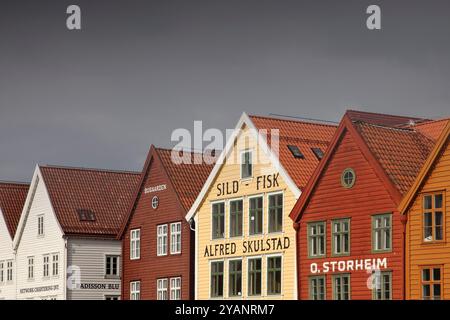 Bâtiments traditionnels en bois au quai hanséatique, Bryggen, Bergen, Norvège. Banque D'Images