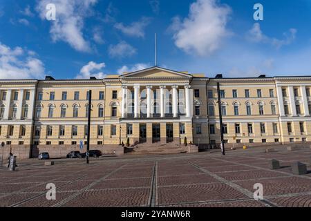 L'Université d'Helsinki surplombe la place du Sénat à Helsinki, Finlande Banque D'Images