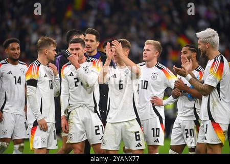 Munich, Deutschland. 14 octobre 2024. jubilation finale, photo d'équipe, équipe, équipe, photo d'équipe. De gauche à droite : Kevin SCHADE, Maximilian MITTELSTAEDT (GER), Robin GOSENS, Joshua KIMMICH (GER), Jonathan BURKHARDT, Serge GNABRY (GER), Robert Andrich, jubilation, joie, enthousiasme, action. Football UEFA Nations League Allemagne (GER) - pays-Bas (NED) 1-0 le 14 octobre 2024 à l'ALLIANZARENA Munich, crédit : dpa/Alamy Live News Banque D'Images