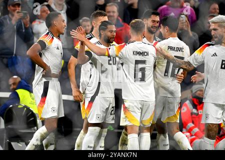 Munich, Deutschland. 14 octobre 2024. Célébration collective des buts de gauche à droite : Jamie LEWELING (GER), Serge GNABRY (GER), Joshua KIMMICH (GER), Tim KLEINDIENST (GER), Aleksandar PAVLOVIC (GER), Robert ANDRICH (GER). jubilation, joie, enthousiasme, action. Football UEFA Nations League Allemagne (GER) - pays-Bas (NED) 1-0 le 14 octobre 2024 à l'ALLIANZARENA Munich, crédit : dpa/Alamy Live News Banque D'Images