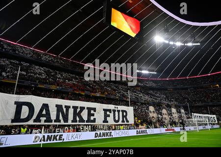 Choreo, Choreographie, Fanaktion Verabschiedung Ilkay Guendogan Thomas Mueller Manuel Neuer Toni Kroos aus der deutschen Nationalmannschaft Anzeigetafel Flagge Deutschland DFB Laenderspiel Deutschland GER vs Niederlande NED UEFA Nations League 14.10.2024 LA RÉGLEMENTATION DFL INTERDIT TOUTE UTILISATION DE PHOTOGRAPHIES COMME SÉQUENCES D'IMAGES ET/OU QUASI-VIDÉO Banque D'Images