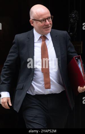 Londres, Royaume-Uni. 15 octobre 2024. Le procureur général Richard Hermer KC quitte une réunion du cabinet à Downing Street : Justin Ng/Alamy Live News. Banque D'Images