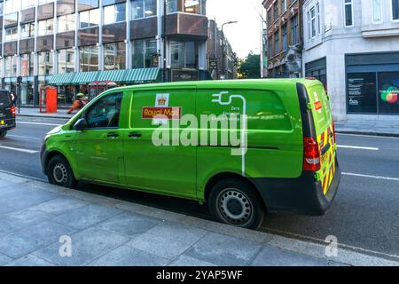 Une fourgonnette de livraison de véhicules électriques zéro émission Royal mail. Banque D'Images