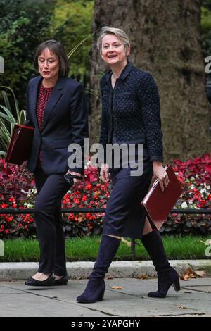 Londres, Royaume-Uni. 15 octobre 2024. JO Stevens, secrétaire d'État au pays de Galles, député Cardiff East et Yvette Cooper, ministre de l'intérieur, député Pontefract Castleford et Knottingley. Les ministres du gouvernement du Parti travailliste du Royaume-Uni assistent à la réunion du cabinet à Downing Street, qui ce matin serait un cabinet politique qui pourrait permettre aux ministres et au premier ministre de communiquer plus ouvertement que d'habitude. Crédit : Imageplotter/Alamy Live News Banque D'Images