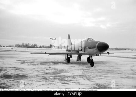 Lansen 32 de Saab. Un chasseur biplace suédois fabriqué par Saab sur la piste de la flottille aérienne F6 à Karlsborg en 1958. Roland Palm réf. 12-15-20 Banque D'Images