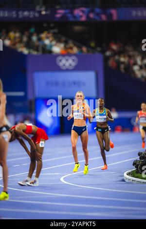 Diane van es participant au 10,000 mètres aux Jeux Olympiques de Paris 2024. Banque D'Images