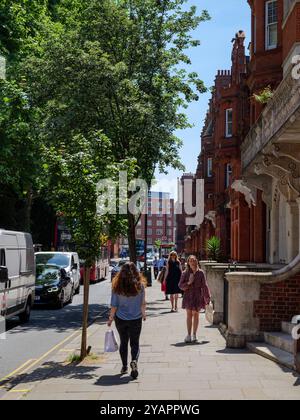 Londres - 05 28 2022 : vue sur Lower Sloane St. Banque D'Images