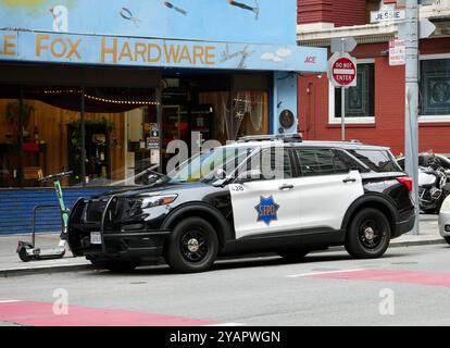 Véhicule utilitaire Ford police Interceptor garé dans la rue. Banque D'Images