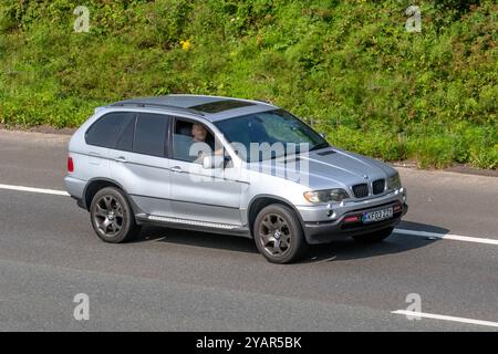 2003 Silver BMW X5 d Sport Auto, 3.0d se 5d (03) automobile sur l'autoroute M6, Royaume-Uni Banque D'Images