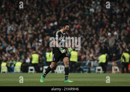 MADRID, ESPAGNE - 11 AVRIL : Gianluigi Buffon, de la Juventus, célèbre un but lors du match de l'UEFA Champions League entre le Real Madrid et la Juventus, à Banque D'Images