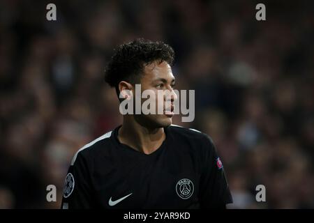 MADRID, ESPAGNE - 14 FÉVRIER : Neymar jr du PSG lors du match de l'UEFA Champions League entre le Real Madrid et le PSG , au stade Santiago Bernabeu à MAD Banque D'Images