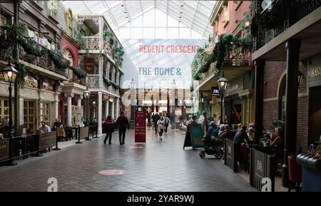 Aire de restauration Trafford Centre - cafés, restaurants et bars colorés Banque D'Images