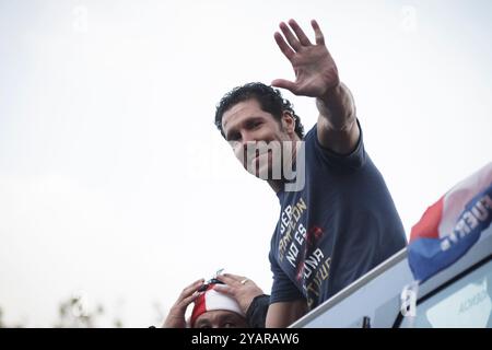 MADRID, ESPAGNE - 18 MAI 2013:Diego Simeone, entraîneur-chef de l'Atletico de Madrid, lors de la célébration de la Copa del Rey sur la place Neptune . (Photo de Guillermo Banque D'Images