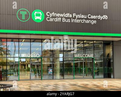 Cardiff, pays de Galles - 6 octobre 2024 : entrée à la nouvelle gare routière Cardiff bus Interchange dans le centre-ville de Cardiff. Banque D'Images