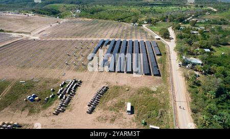 Échelle utilitaire de ferme Sola vue de drone en 2024 Banque D'Images