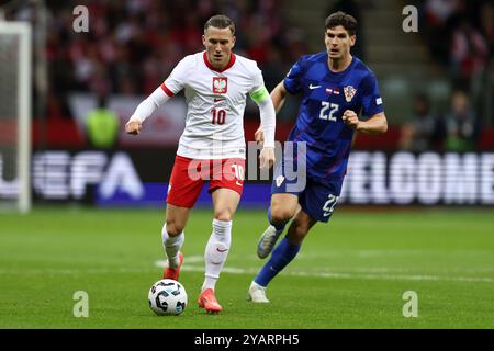 Varsovie, Pologne. 13 octobre 2024. Piotr Zielinski de Pologne et Igor Matanovic de Croatie lors du match de football UEFA Ligue des Nations, Ligue A, Groupe A1 entre la Pologne et la Croatie le 15 octobre 2024 au stade PGE Narodowy à Varsovie, Pologne - photo Piotr Matusewicz/DPPI crédit : DPPI Media/Alamy Live News Banque D'Images