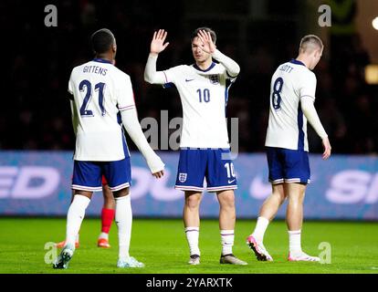 L'Anglais James McAtee (au centre) célèbre avoir marqué le troisième but de son équipe lors du match qualificatif du groupe F pour le Championnat UEFA Euro U21 à Ashton Gate, Bristol. Date de la photo : mardi 15 octobre 2024. Banque D'Images