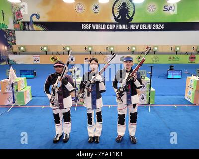 Delhi, INDE. 15 octobre 2024. Sonam Uttam Maskar, de l'Inde, a remporté la médaille d'argent dans la finale de la Coupe du monde ISSF 2024 à Delhi, INDE. Crédit : Ranjith Kumar/Alamy Live News. Banque D'Images