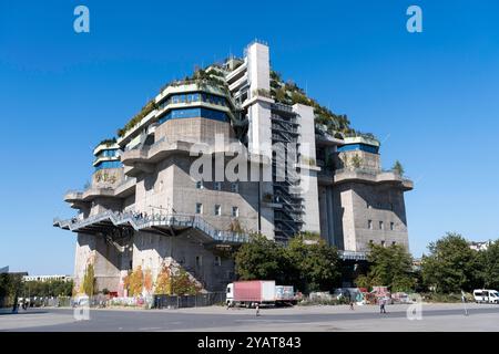 Bunker de la seconde Guerre mondiale à Hambourg transformé en complexe de toit vert moderne Banque D'Images