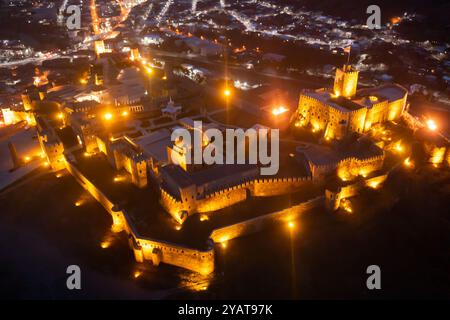 Vue de drone du château de Rabati Akhaltsikhe la nuit, Géorgie Banque D'Images