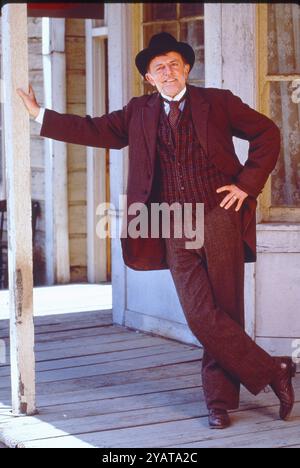 29 août 1993, Hollywood, Californie, États-Unis : JOHN ASTIN comme ''PROF. WICKWIRE'' dans l'émission télévisée The Adventures of Briscoe County, Jr. La série a duré 27 épisodes sur le réseau Fox à partir de la saison 1993â€“94 (Credit image : © Entertainment Pictures via ZUMA Press) USAGE ÉDITORIAL SEULEMENT! Non destiné à UN USAGE commercial ! Banque D'Images