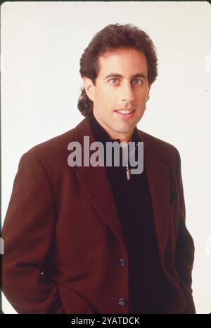 15 octobre 2024, Hollywood, Californie, États-Unis : DATE DE SORTIE : 1994 TITRE : Seinfeld STUDIO : Castlerock INTRIGUE : Jerry Seinfeld est un comédien stand-up dont la vie à New York est rendue encore plus chaotique par un groupe d'amis excentriques qui se joignent à lui pour lutter avec les questions les plus perplexes, mais souvent triviales de la vie. EN VEDETTE : Jerry Seinfeld (crédit image : © Entertainment Pictures via ZUMA Press) USAGE ÉDITORIAL SEULEMENT! Non destiné à UN USAGE commercial ! Banque D'Images