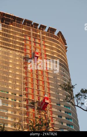 Usage éditorial seulement 14 octobre 2024 : Petersburg, FL, USA. Après la chute d'une grue pendant l'ouragan Milton. Construction sur les résidences au 400 Centra Banque D'Images