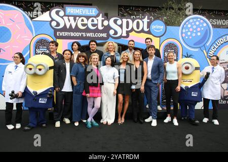 Sydney, Australie. 16 octobre 2024 : appel média Primeville Sweet Spot à Primeville, Fratelli Fresh à Darling Harbour, ICC Sydney dans le cadre de SXSW. Photo, gauche-droite, rangée arrière : Jonny Brugh, Nina Oyama, Josh Thomson, Leah Purcell, Capitaine Jason Chambers et Pat Cummins et gauche-droite, rangée avant : Zoe Terakes, Alicia Gardiner, Felicity Ward, Hwei Loke (Prime Video, Head of Prime Video Australia and New Zealand), Whitney Rose, Heather Gay, Lincoln Younes et Meg Lanning. Crédit : Richard Milnes/Alamy Live News Banque D'Images
