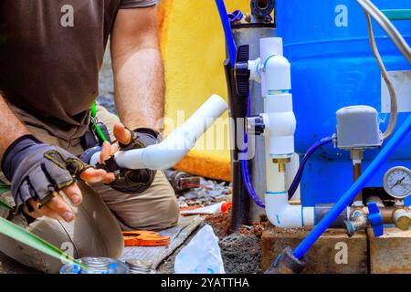 Raccord d'assemblage de plombier pour puits d'eau au système d'eau domestique Banque D'Images