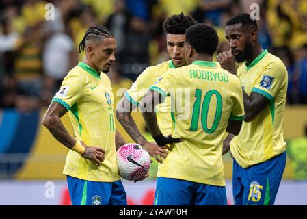 Brasilia, Distrito Federal, Brésil. 15 octobre 2024. Brasilia (DF), 10/15/2024 - QUALIFICATIONS/BRÉSIL VS PÉROU - match entre le Brésil et le Pérou, valable pour la 10ème manche des qualifications à la Coupe du monde 2026, dans la soirée du mardi 15 octobre 2024, à l'Arena BRB Mane Garrincha. (Crédit image : © Ronaldo Barreto/TheNEWS2 via ZUMA Press Wire) USAGE ÉDITORIAL SEULEMENT! Non destiné à UN USAGE commercial ! Banque D'Images