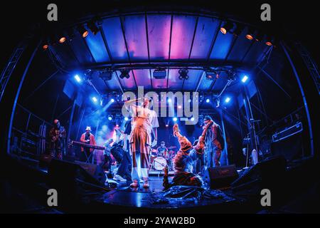 Sydregote, île Féroé. 20 juillet 2024. Le groupe féroïen Aggrasoppar donne un concert live lors du festival de musique féroïen G Festival 2024 à Sydregote. Banque D'Images