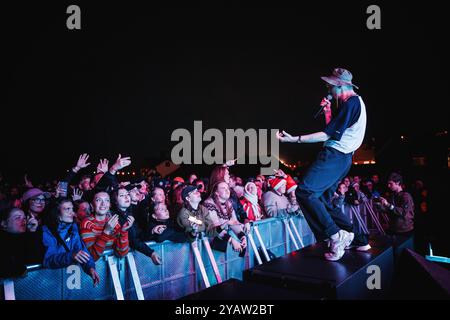 Sydregote, île Féroé. 20 juillet 2024. Le groupe féroïen Aggrasoppar donne un concert live lors du festival de musique féroïen G Festival 2024 à Sydregote. Banque D'Images