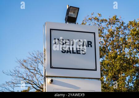 Affiche externe des ventes de voitures d'occasion Banque D'Images