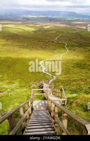 Promenade de Cuilcagh connue sous le nom de Stairway to Heaven, comté de Fermanagh, Irlande du Nord Banque D'Images