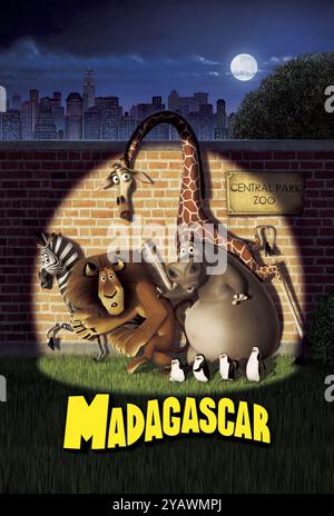 Madagascar année : 2005 - Etats-Unis réalisateurs : Eric Darnell, Tom McGrath affiche du film d'animation limitée à un usage éditorial. Voir légende pour plus d'informations sur les restrictions. Il est interdit de reproduire la photographie hors contexte de la promotion du film. Il doit être crédité à la Société cinématographique et/ou au photographe désigné ou autorisé par/autorisé sur le plateau par la Société cinématographique. Réservé à un usage éditorial. Photo12 n'accorde pas de droits de publicité aux personnes représentées. Crédit : Photo12/7e Art/DreamWorks SKG Banque D'Images