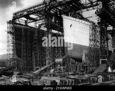 OLYMPIC et TITANIC - voir des arcs [dans l'échafaudage de construction chantier] Date de création/publication : [entre 1909 et 1911] : 1 Moyenne d'impression photographique. Banque D'Images