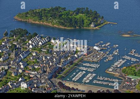 France, Finistère, Douarnenez, le port de pêche, Tréboul et Ile Tristan, vue aérienne Banque D'Images