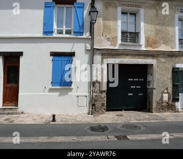 France. Le village de Saint-Prix dans le Val d'Oise où Victor Hugo vécut quelque temps entre 1838 et 1840 au Château de la terrasse. Banlieue de Paris. FRANCE-VAL D'OISE-SAINT PRIX-VILLAGE-TRADITION-CALME-IMMOBILIER-BANLIEUE PARISIENNE-BON VIVRE-JOLI-NICE- TRADITIONNEL-MODERNITE - BANLIEUE-TRADITION-PATRIMOINE-MAISON-CALME-IMMOBILIER-BIEN-VIVRE-AGRÉABLE-TRADITIONNEL-MODERNE-MODERNITÉ-ANCIEN Banque D'Images