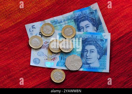 Pièces et billets sterling britanniques Banque D'Images