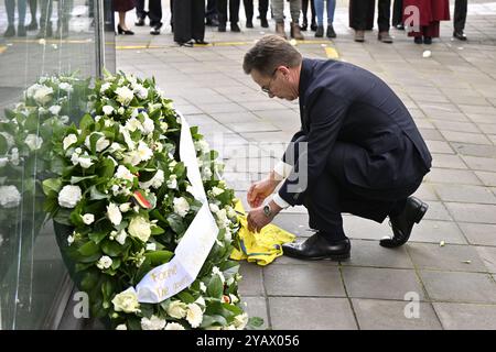 Bruxelles, Belgique. 16 octobre 2024. Le premier ministre suédois Ulf Kristersson et photographié lors d'une commémoration des victimes de l'attentat terroriste le 16 octobre 2023, à Bruxelles, le mercredi 16 octobre 2024. Deux supporters de l'équipe suédoise de football ont été tués et un troisième grièvement blessé dans un attentat terroriste près de la place Sainctelette à Bruxelles, alors qu'ils se rendaient au stade Roi Baudouin pour assister au match de football Belgique-Suède. BELGA PHOTO ERIC LALMAND crédit : Belga News Agency/Alamy Live News Banque D'Images