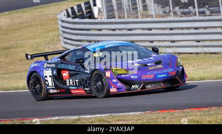 Takuma Aoki Team Brit McLaren 570s GT4 lors de la course du British Endurance Championship 2024 à Snetterton, Norfolk, Royaume-Uni Banque D'Images