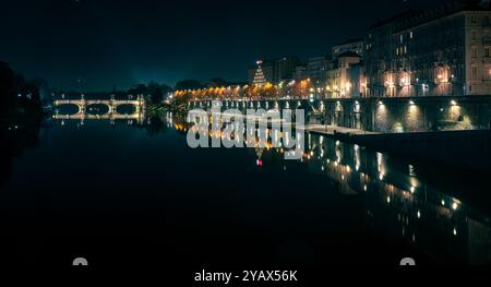 Les rives du Pô, le 'Murazzi', dans le centre de Turin. Banque D'Images